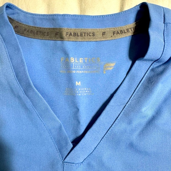 Fabletics Scrub Set - Picture 3 of 6